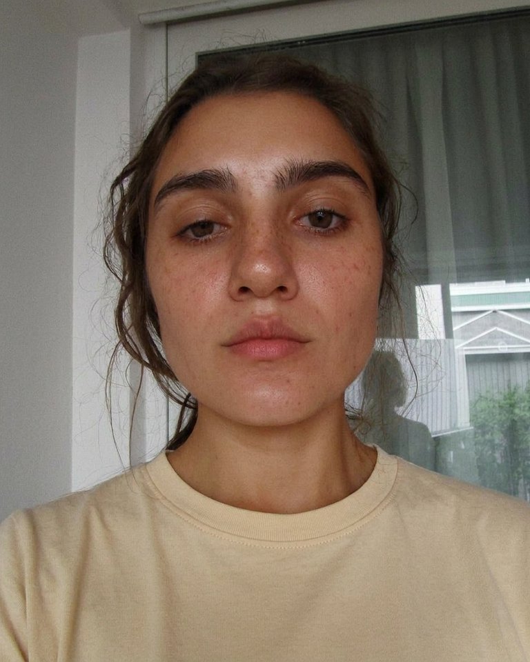 Cream · Warm (autumn): cream wins, white throws grey onto the skin.