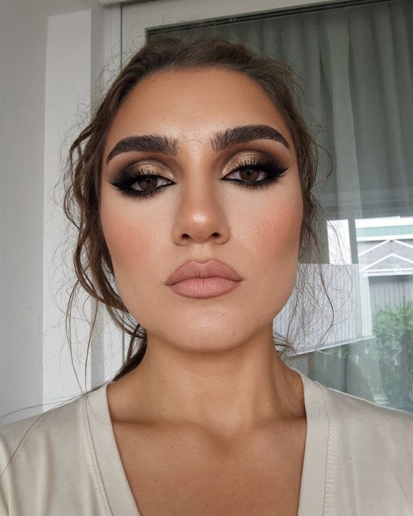 Arabic glam on an AI sample face