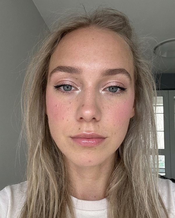 Coquette on an AI sample face